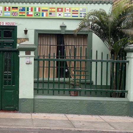 Friends House Lima Bagian luar foto