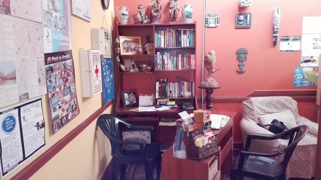 Friends House Lima Bagian luar foto