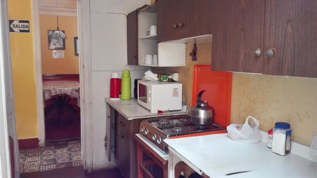Friends House Lima Bagian luar foto