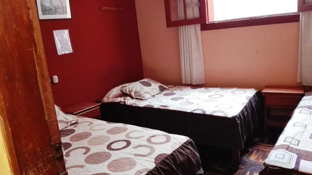 Friends House Lima Bagian luar foto