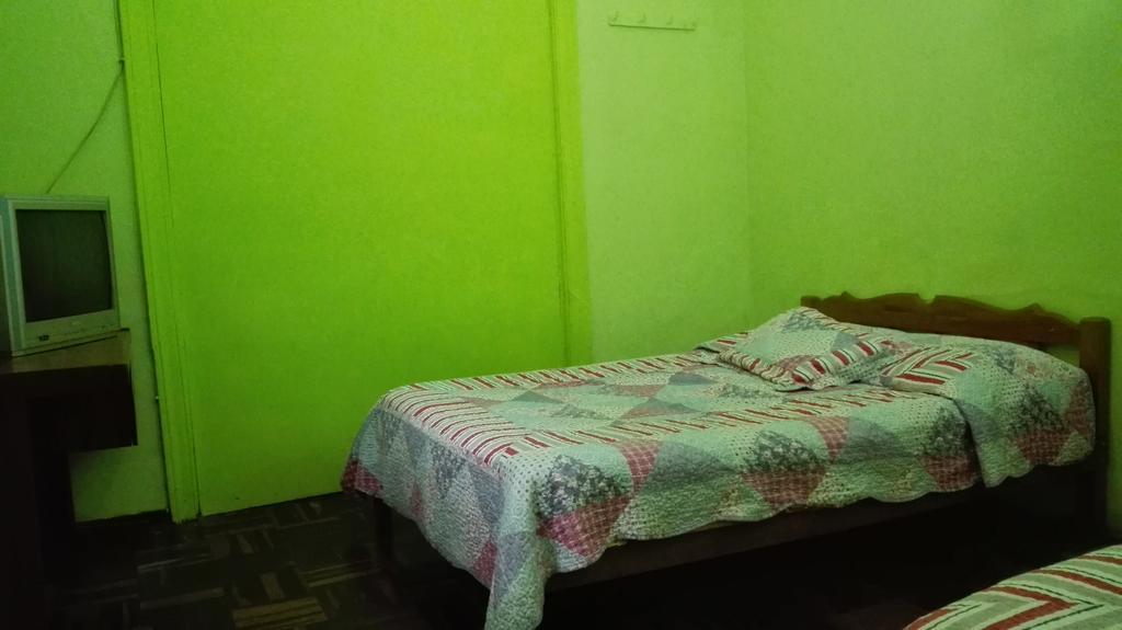 Friends House Lima Bagian luar foto