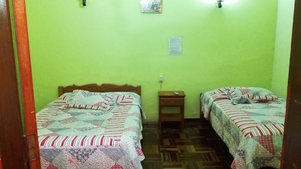 Friends House Lima Bagian luar foto
